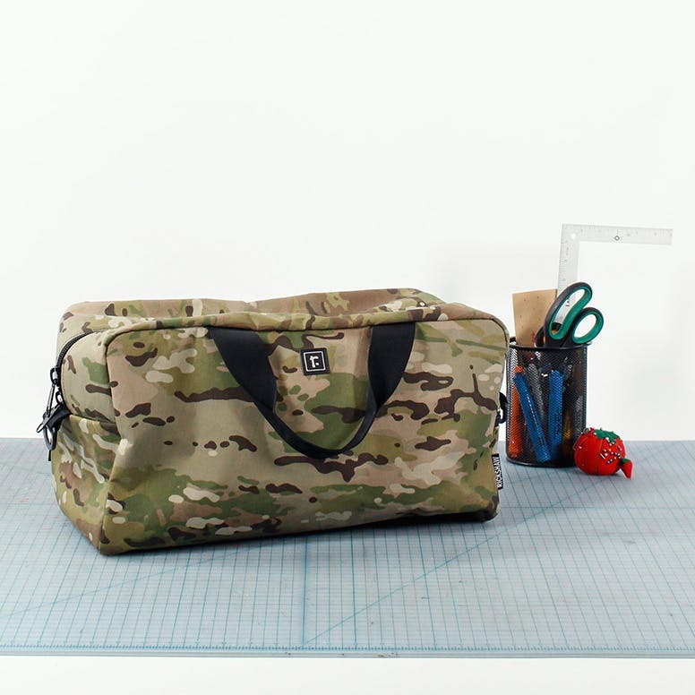 https://activejunky.s3.amazonaws.com/images/products/labworks_square_duffle_rickshaw_bagworks_xpac_camo.jpg