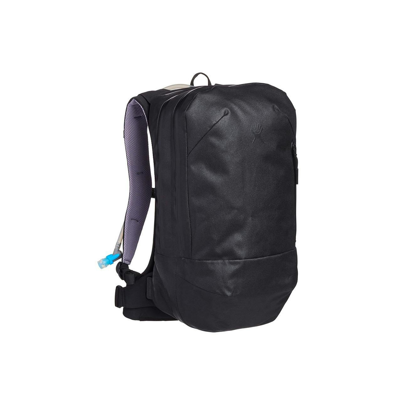 https://activejunky-cdn.s3.amazonaws.com/aj-content/20l-hydration-pack-black-angledview1_3.jpg