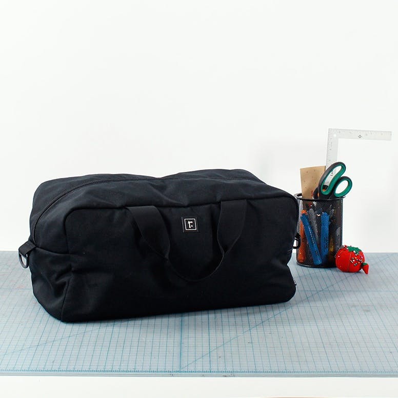 https://activejunky.s3.amazonaws.com/images/products/labworks_square_duffle_rickshaw_bagworks_xpac_black.jpg